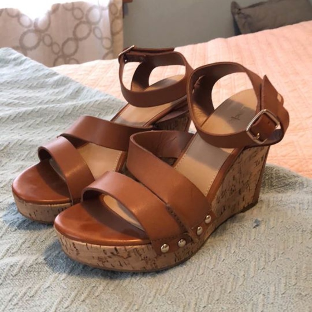 Cute brown wedges! Women’s 6.5